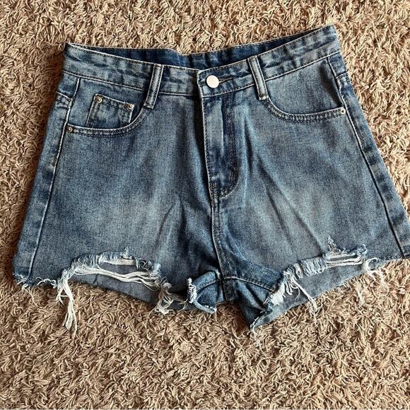Sozo-One Distressed Medium Wash Jean Shorts Size Large - Picture 1 of 8